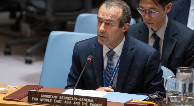 مساعد الأمين العام للأمم المتحدة لشؤون الشرق الأوسط وآسيا والمحيط الهادئ، خالد خياري يتحدث في اجتماع مجلس الأمن بشأن التهديدات التي يتعرض لها السلم والأمن الدوليين.